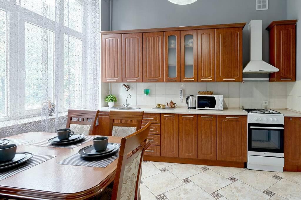 Б13/14 СТИЛЬНЫЙ ЛОФТ 100 м2 - 3 РАЗДЕЛЬНЫХ СПАЛЬНИ Київ Екстер'єр фото